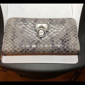 Beautiful Snake Michael Kors wallet 🐍